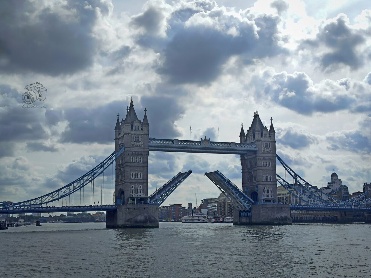 LONDON TOWER BRIDGE